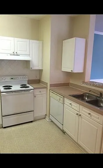18001 Richmond Place Dr #220 — Photo 4