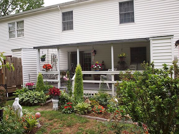 2nd image of 914 Beverly Dr