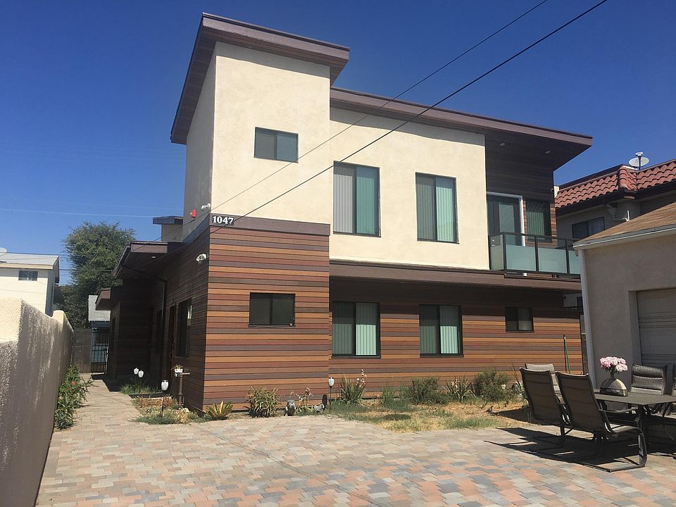 Unit available on the top floor of this rear unit.