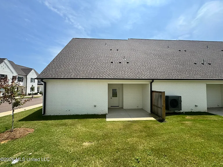 701 Southview Dr — Photo 6
