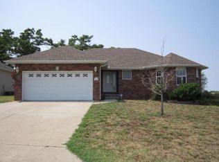 1302 Lincoln Ave, Monett, MO 65708