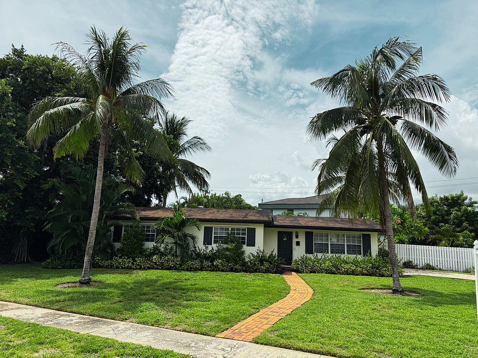 1st image of 300 NE 7th St