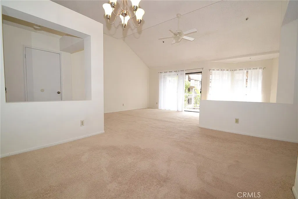 1 bed, 1.5 bath, 1052 sqft, $3,000 — Photo 4