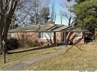 10 Allesarn Rd, Asheville, NC 28804