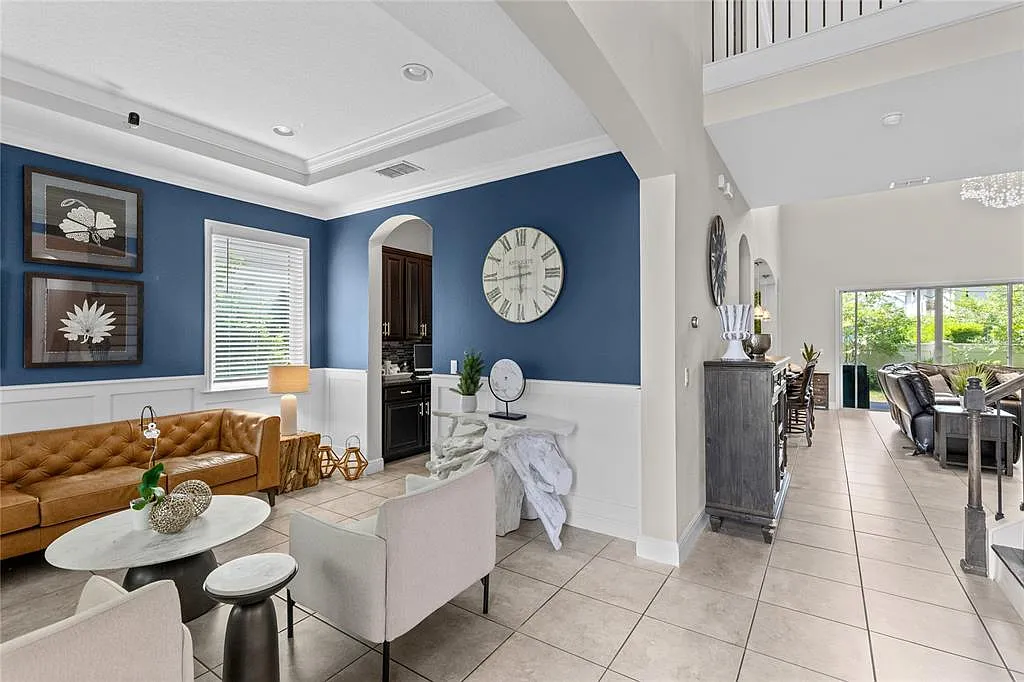 5 bed, 3.5 bath, 3949 sqft, $7,850 — Photo 2