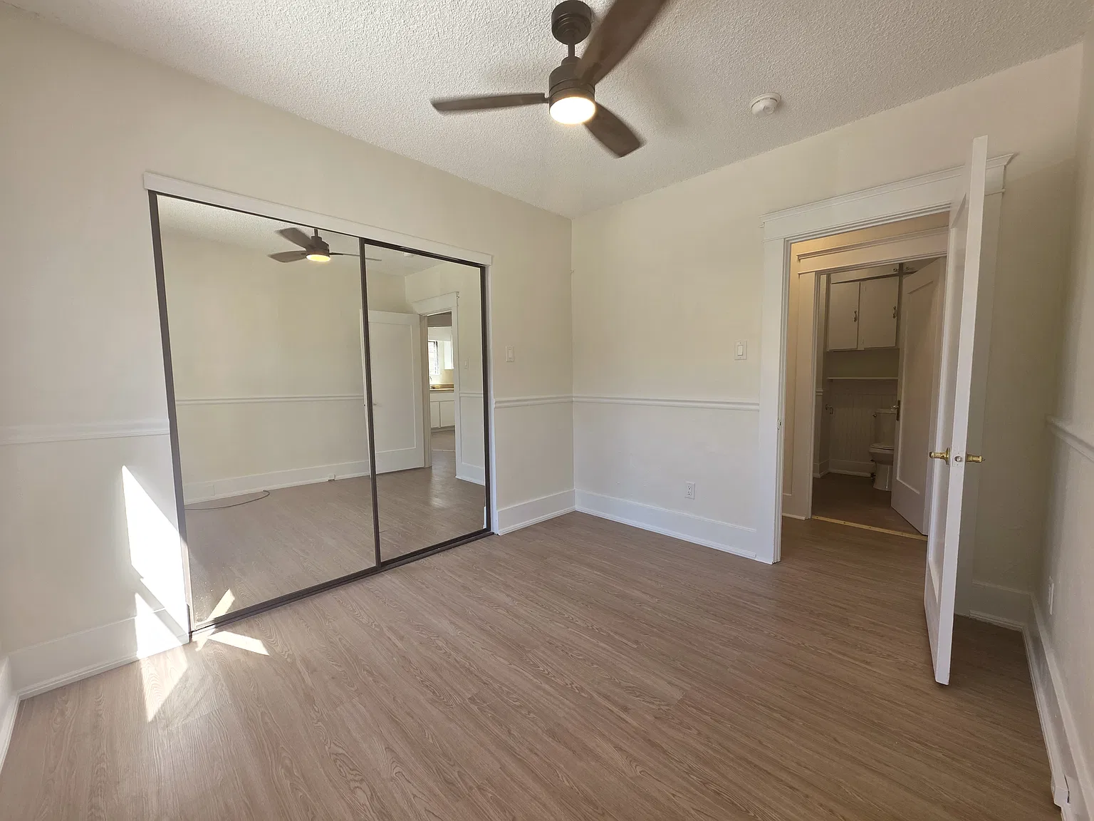 521 N Pomona Ave — Photo 3