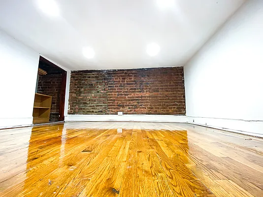 Rented by City Connections Realty | media 16