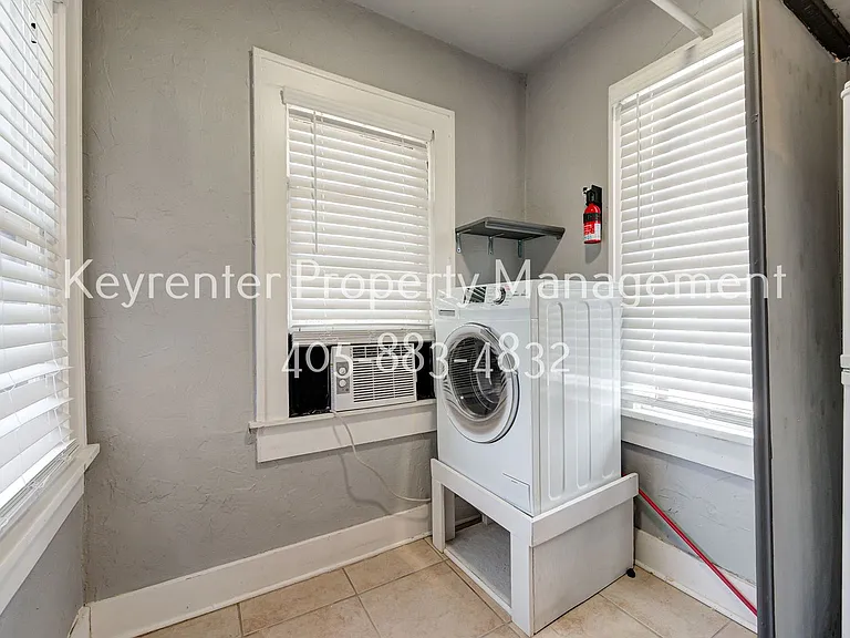 1123 NW 30th St — Photo 19