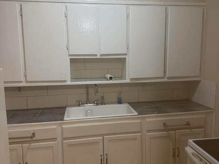 812 Texas Ct — Photo 3