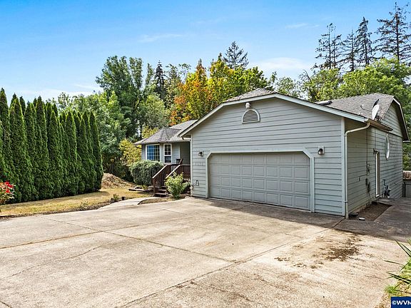 2nd image of 4075 32nd Pl NE