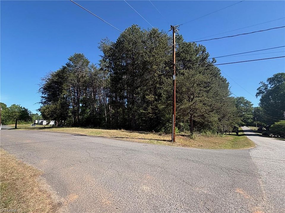 2nd image of 400 Lyons Dr Lot 13