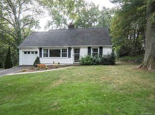 33 Clover Hill Dr, Stamford, CT 06902
