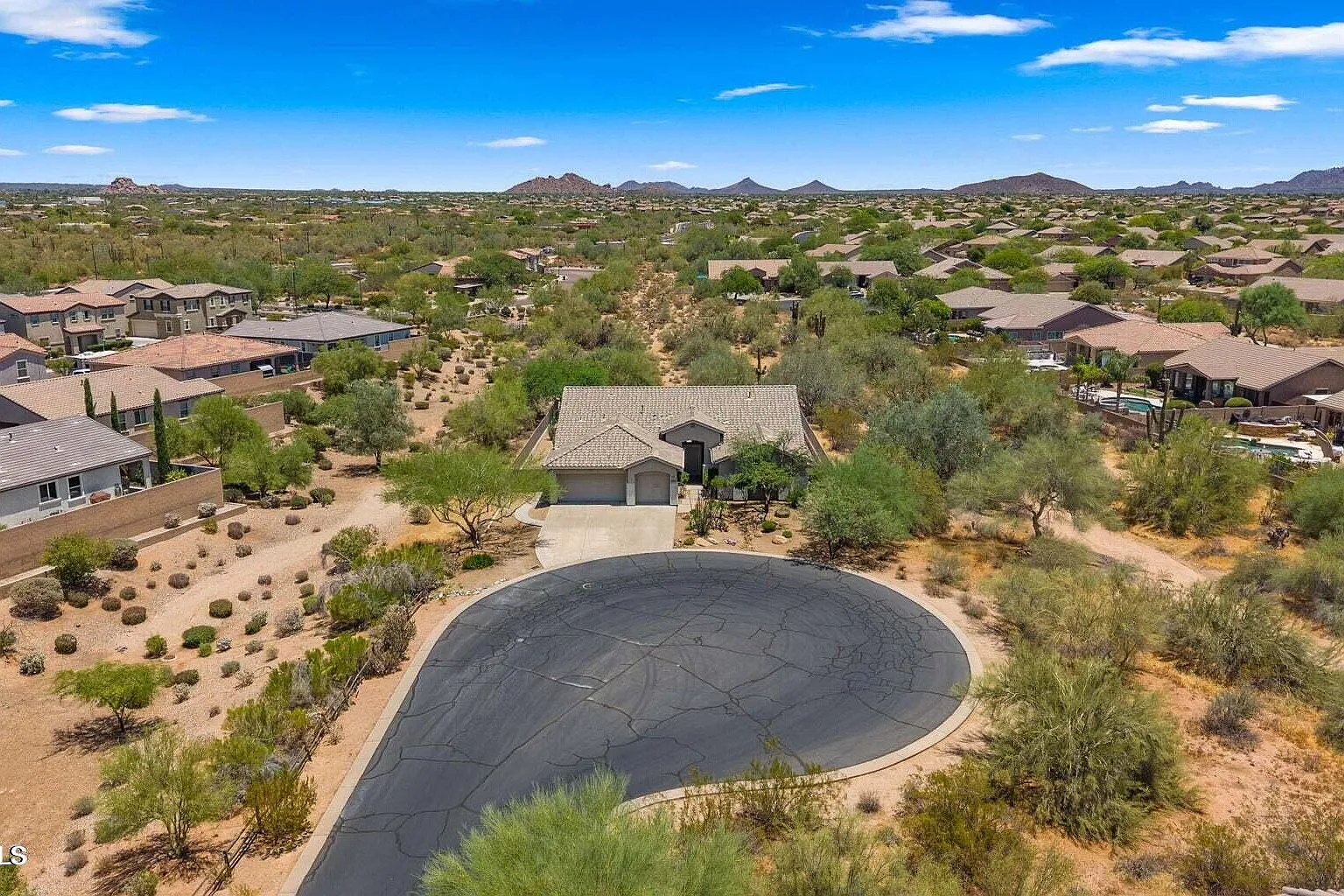 3 bed, 3.0 bath, 2864 sqft, $4,900 — Photo 1