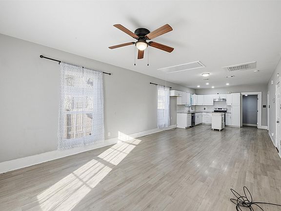 5th image of 821 E Jones St