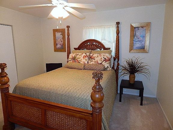 guest bedroom w/ queen