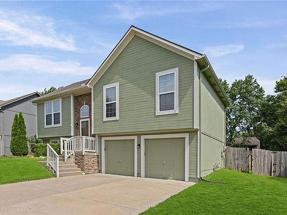 2nd image of 1010 NW Scenic Dr