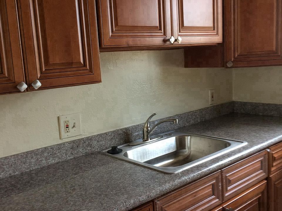 1st image of 14108 Sylvan St APT 3