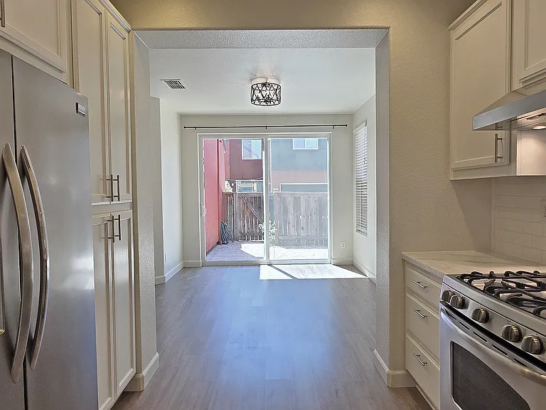 845 Bronze Ln — Photo 5