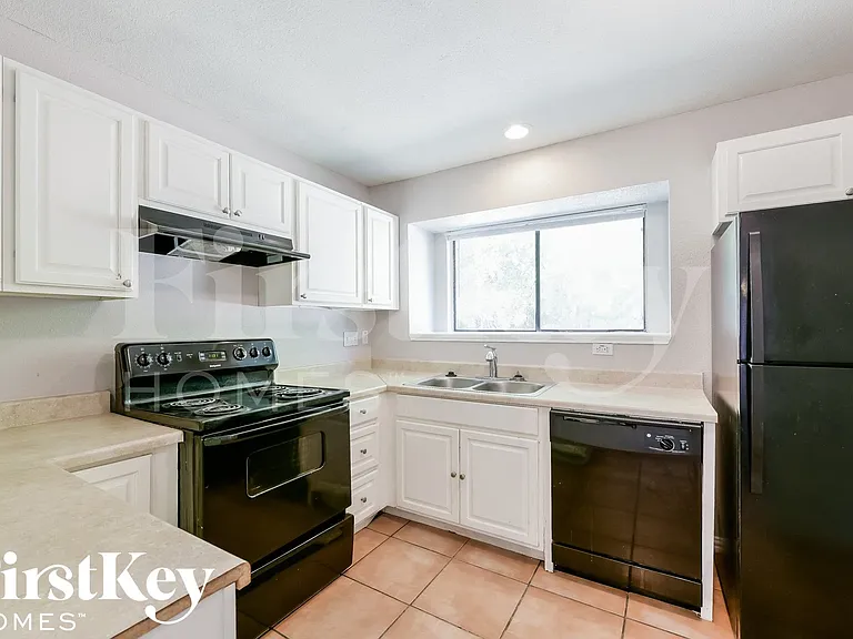 529 Valley Spring Dr — Photo 7