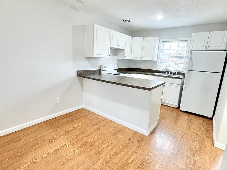 727 Kentucky Pkwy — Photo 3