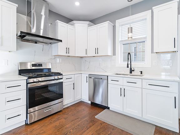 4th image of 113-115 Ashland St #1