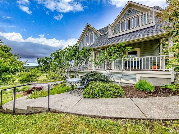 Walk way down to the lower level studio.  Covered porch is access for 1 bedroom apartment and studio.