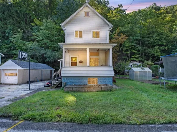 125 Clarks Pike Rd, Creighton, PA 15030