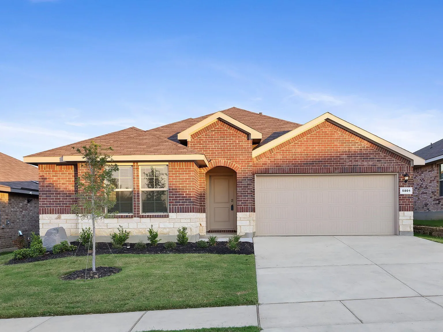 4 bed, $2,500 — Photo 2