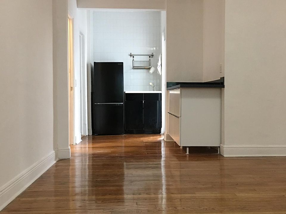 1st image of 721 14th Pl APT 12