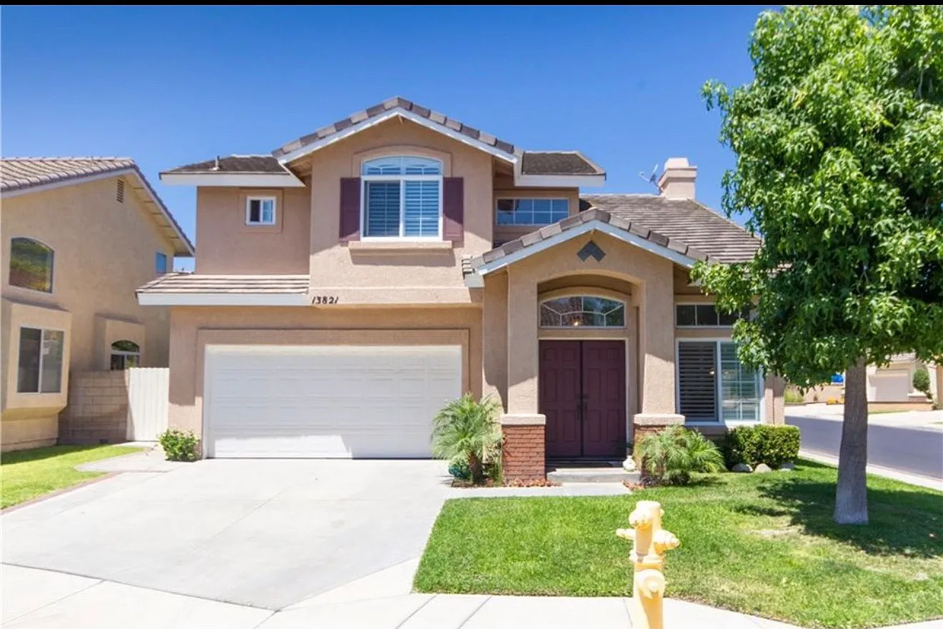 3 bed, 2.5 bath, 1650 sqft, $4,600 — Photo 1