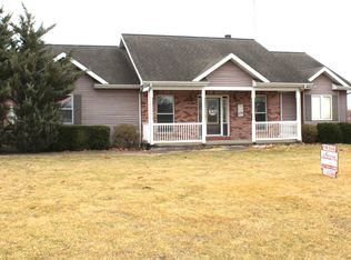 17901 Emmerson Airline, Girard, IL 62640