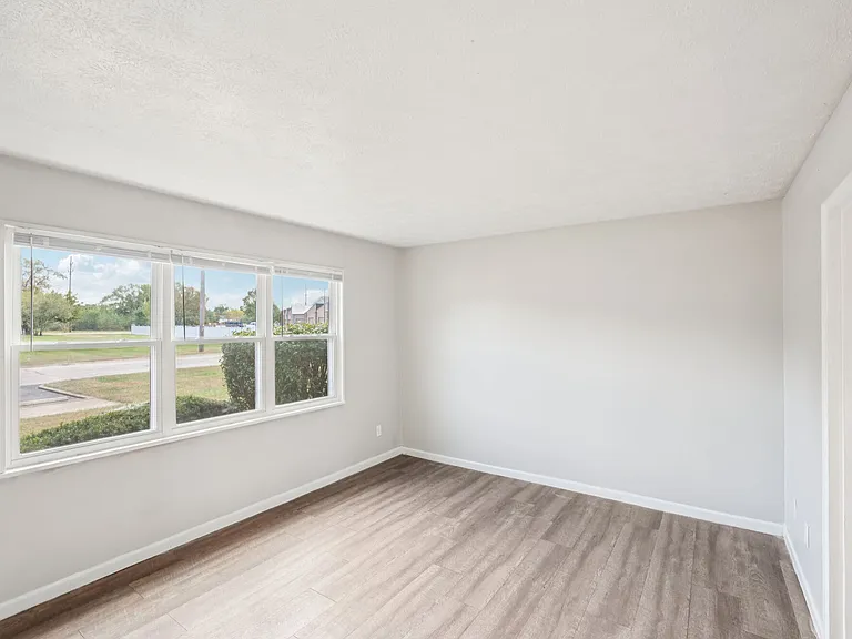 Columbus Crossing Townhomes — Photo 21