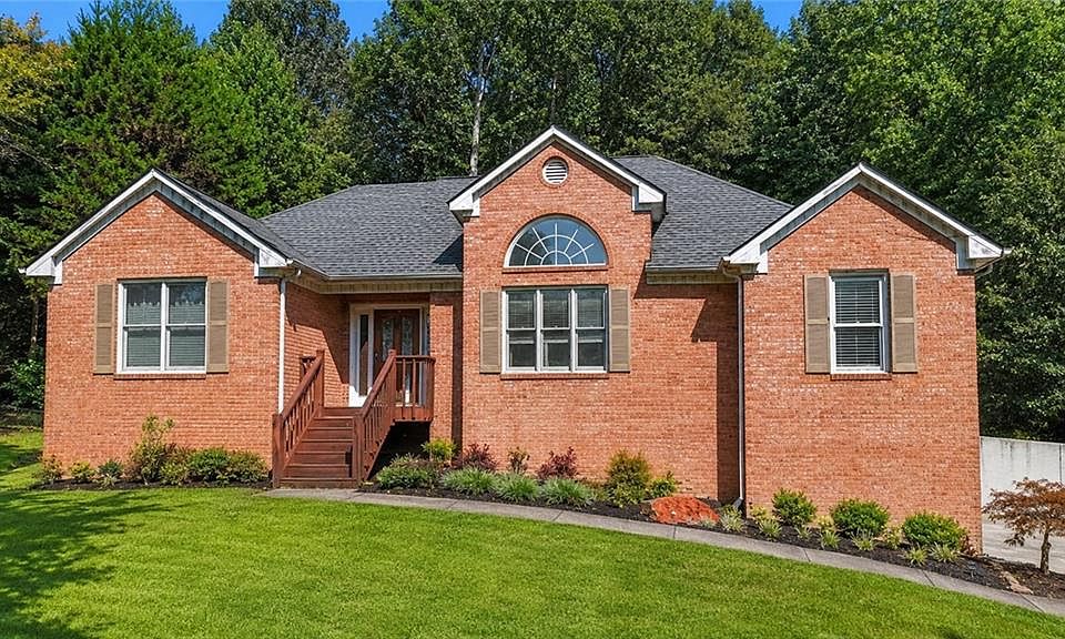 1st image of 32 Country Meadow Way NW