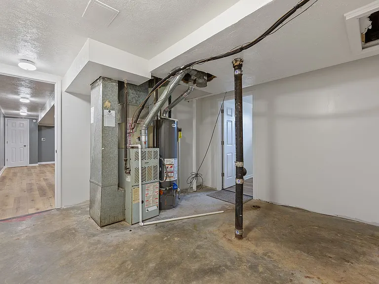4655 Curtis Ave — Photo 23