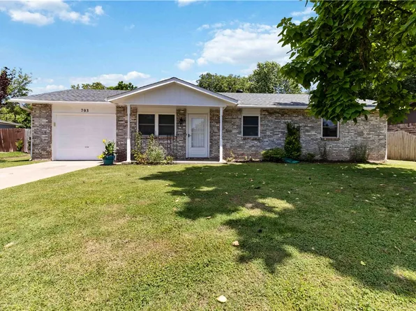 703 Thomas Blvd, Springdale, AR 72762