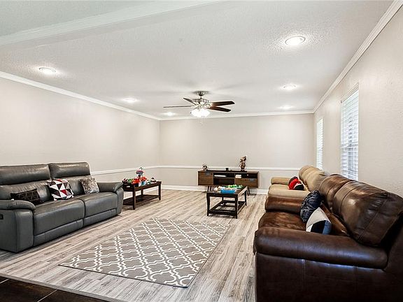 4th image of 3741 Red Oak Ct