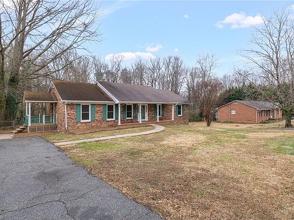 4th image of 1034 Pine Knolls Rd