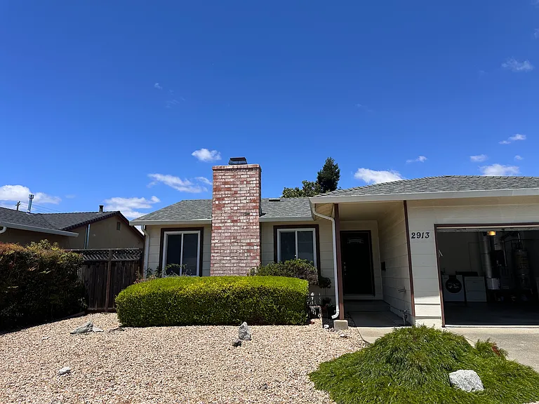 2913 Daisy Ct — Photo 3