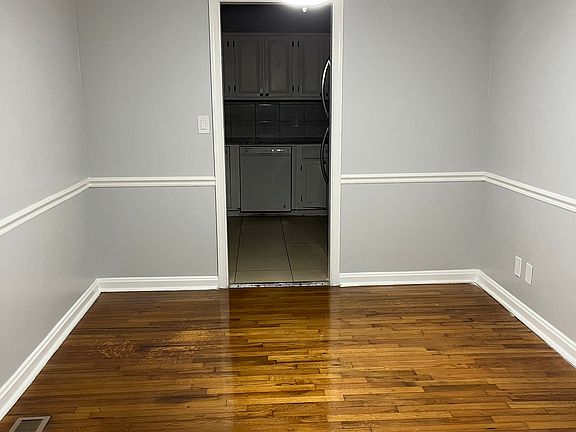 5th image of 316 Scott Dr SE