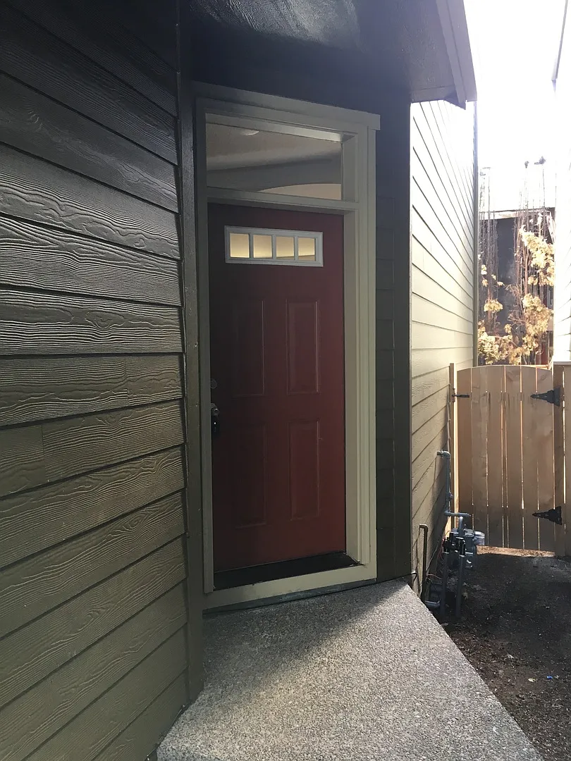 Three Bedrooms Plus Loft! Centrally located! — Photo 2