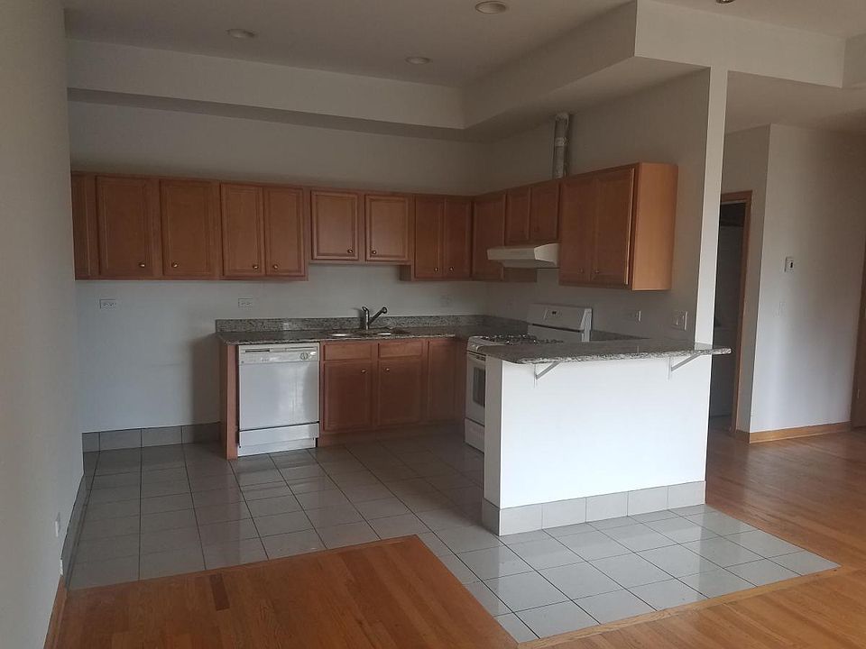 1st image of 4725 W Lawrence Ave Unit 204