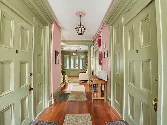 4th image of 556 High St