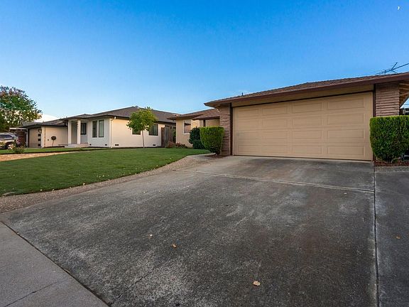 3rd image of 2827 Gazelle Dr