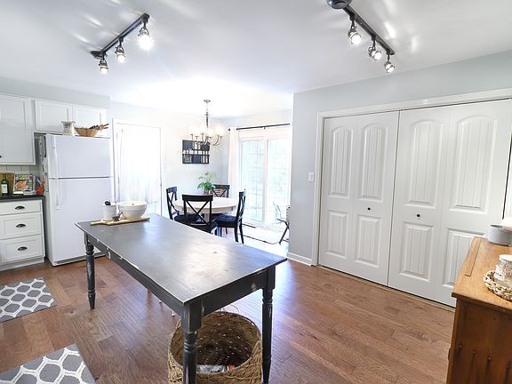 5th image of 172 W Regent Dr