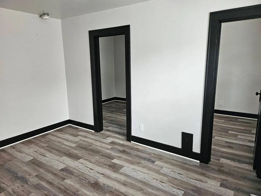 949 Maple Ave — Photo 3