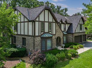 8755 Carlisle Ct, Darien, IL