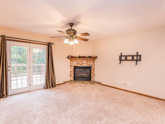 3rd image of 1501 Independence Dr