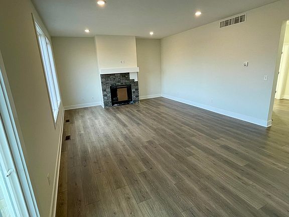 3rd image of 3728 Waterton Dr