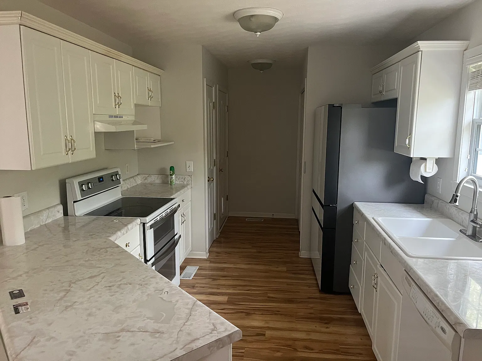 3 bed, 1426 sqft, $1,900 — Photo 3