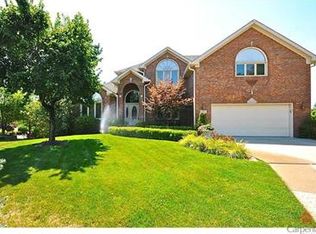 111 Hawthorne Ln, Greenwood, IN